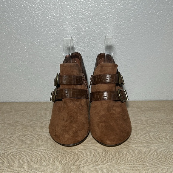 Bella Vita Thea Ankle Boots - Picture 7 of 14